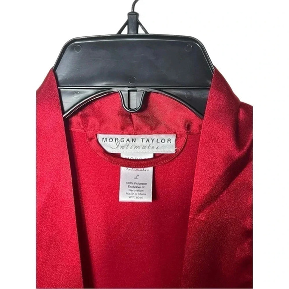 1689. VINTAGE MORGAN TAYLOR INTIMATES SATIN SILKY ROBE RED IN COLOR SIZE LARGE - Picture 5 of 9